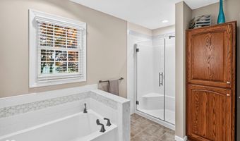 866 Westgate Dr, Anderson, IN 46012