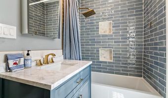 138 MERCY St, Philadelphia, PA 19148
