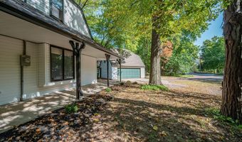 8 HILLTOP Ct, Appleton, WI 54914