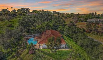 707 S Live Oak Park Rd, Fallbrook, CA 92028