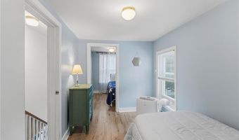 34 Platt St, Bristol, RI 02809
