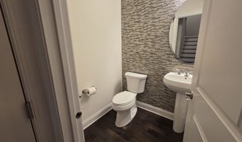 12 Putnam Ln, Danbury, CT 06810