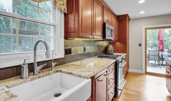 13 IRON Cir, Reading, PA 19607
