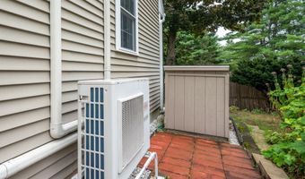 8 Chesterfield Dr, Concord, NH 03301