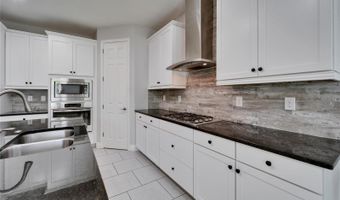606 WINTERSIDE Dr, Apollo Beach, FL 33572