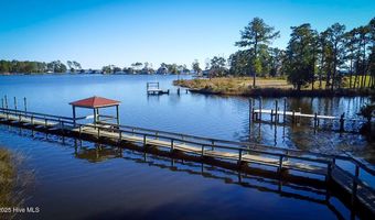 76 Club House Dr, Arapahoe, NC 28510