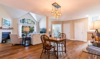 13 Hollyhock Knoll Ct 13, Bourne, MA 02532