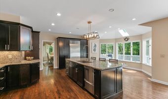 1 Mountaincrest Dr, Cheshire, CT 06410