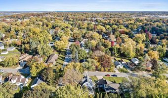 302 E MISSION Rd, Allouez, WI 54301