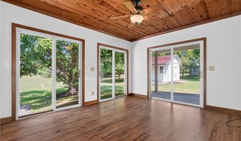 12757 Chamberlain Rd, Aurora, OH 44202