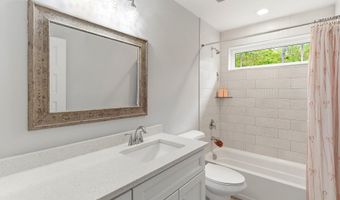 555 Egenolf Pl, Bayville, NJ 08721