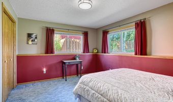 1443 Mckinley Ct, Anoka, MN 55303