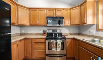 220 S Augusta Ave, Brandon, SD 57005