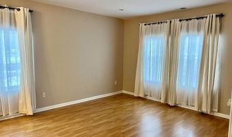102 Wedgewood Cir, Belford, NJ 07718