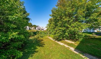 24 Slater St, Amsterdam, NY 12010