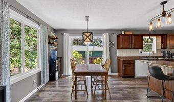 1802 Oak Knoll Dr NE, Alexandria, MN 56308