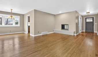 1040 E MOORPARK Ave, Appleton, WI 54911