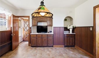 247 W Main Rd, Middletown, RI 02842