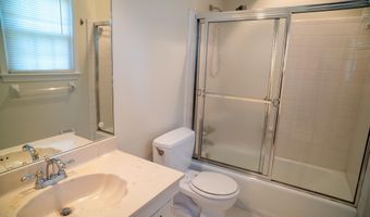 5012 LARNO Dr, Alexandria, VA 22310