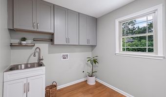 4163 Glen Meadow Dr, Peachtree Corners, GA 30092