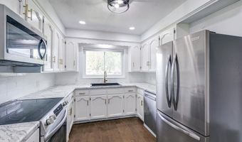 102 Highland Dr, Arkansas City, KS 67005