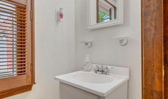 114 W SAVANNAH Dr, Bear, DE 19701