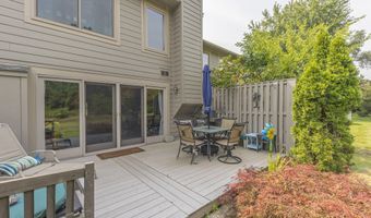 765 Peninsula Ct, Ann Arbor, MI 48105