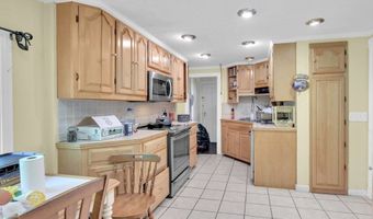 76 Union St, Barre, MA 01005