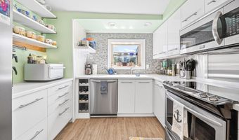 13 Mulcahy Ln, Billerica, MA 01821