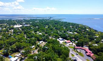 18 Adams St, Apalachicola, FL 32320