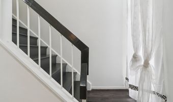 8703 VILLAGE GREEN Ct, Alexandria, VA 22309