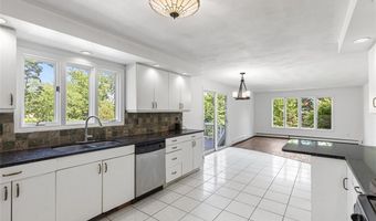 8 Ashley Dr, Lincoln, RI 02865