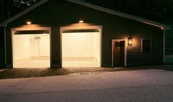 9 Hutchins St, Auburn, ME 04210