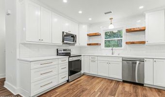 10 Chesterfield Lake Dr, Beaufort, SC 29906