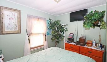 56 Bayview Pkwy, Middletown, RI 02842