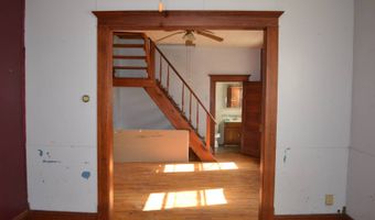 135 E Pine St, Albion, IL 62806