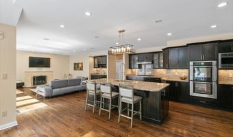 1 Mountaincrest Dr, Cheshire, CT 06410