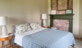 382 S Main St, Alburgh, VT 05440