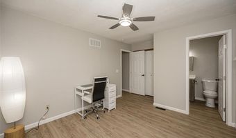 270 E Skyline Dr, Ballwin, MO 63011