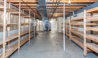 925 Westrun Dr, Ballwin, MO 63021