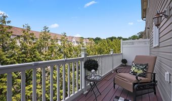 14 White Oak Ln, Aberdeen, NJ 07747