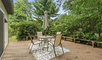 7 Hawthorn Cir, Albany, NY 12203