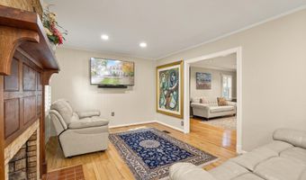 7421 BEVERLY MANOR Dr, Annandale, VA 22003