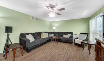 1940 Waverly Ln, Algonquin, IL 60102