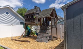 18 Waverly Rd, Branford, CT 06405