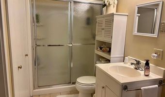 1 Butternut Cir 1, Avon, CT 06001