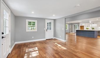 138 Oliphant Ln, Middletown, RI 02842