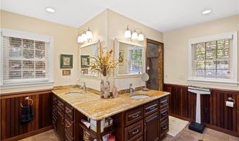 10 Bartlett Rd, Middletown, RI 02842