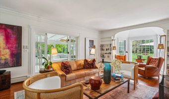 84 Indian Wells Hwy, Amagansett, NY 11930