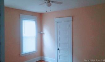 70 Ford Pl, Bridgeport, CT 06610